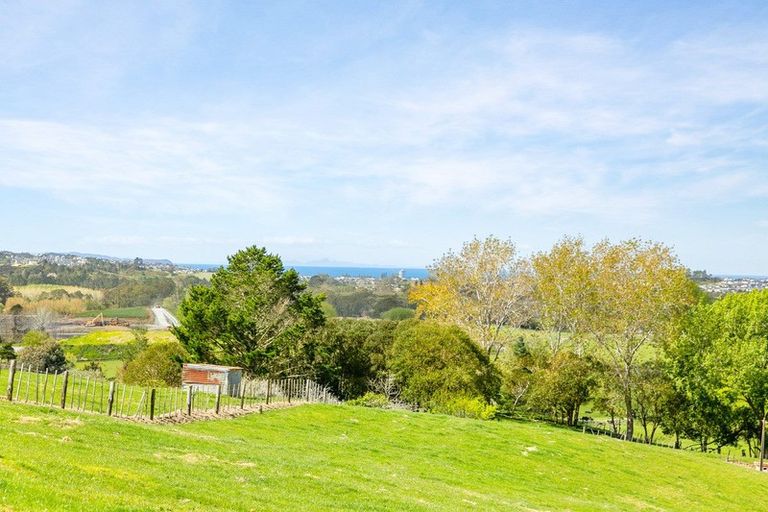 Photo of property in 120 Cemetery Road, Wainui, Silverdale, 0992