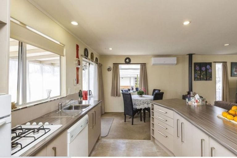 Photo of property in 12 Humphries Place, Awapuni, Palmerston North, 4412