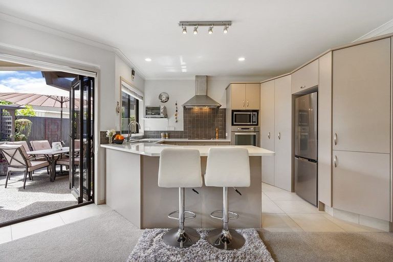 Photo of property in 14 Putaka Place, Papamoa Beach, Papamoa, 3118