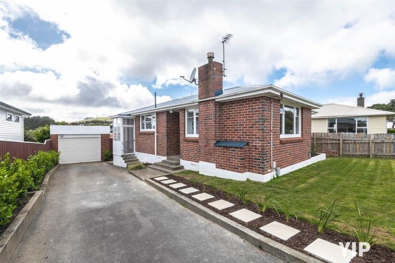 Photo of property in 32 Bracken Road, Paparangi, Wellington, 6037