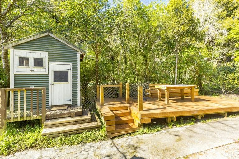 Photo of property in 126 Pinehaven Road, Pinehaven, Upper Hutt, 5019