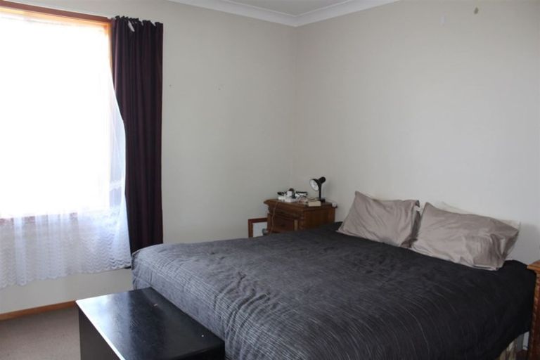 Photo of property in 18 Johnson Street, Milton, 9220