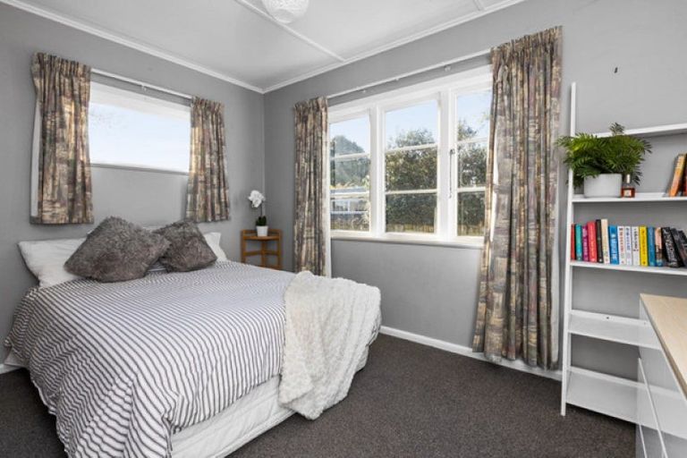 Photo of property in 65 Ferry Road, Clive, 4102