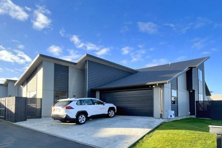 Photo of property in 33 Rosalie Terrace, Kelvin Grove, Palmerston North, 4414