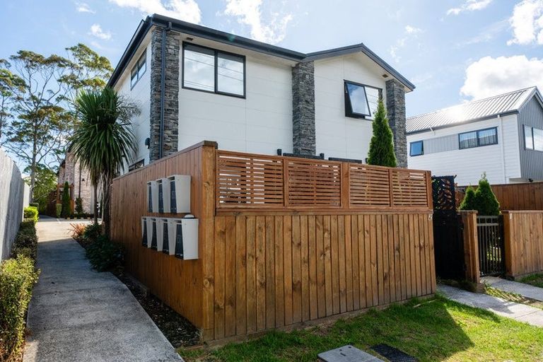 Photo of property in 2/83 Vodanovich Road, Te Atatu South, Auckland, 0610