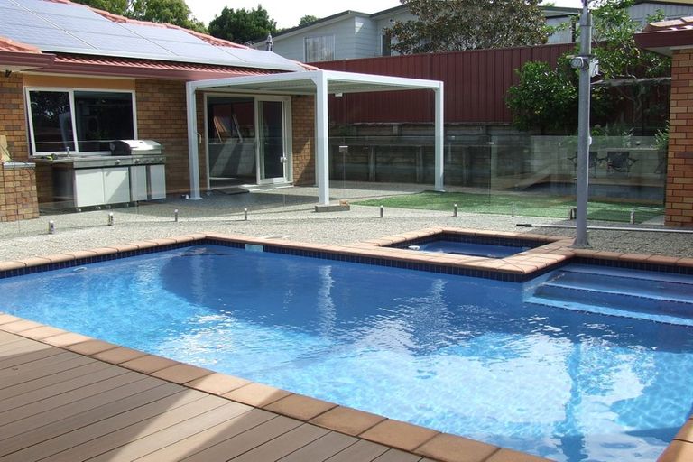 Photo of property in 7 Coupland Court, Glendene, Auckland, 0602