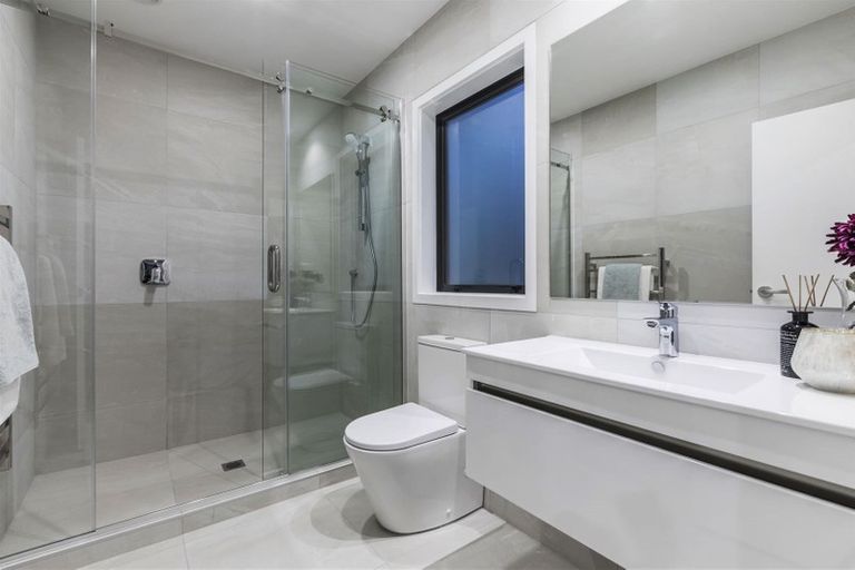 Photo of property in 8 Vogwill Road, Kumeu, 0810