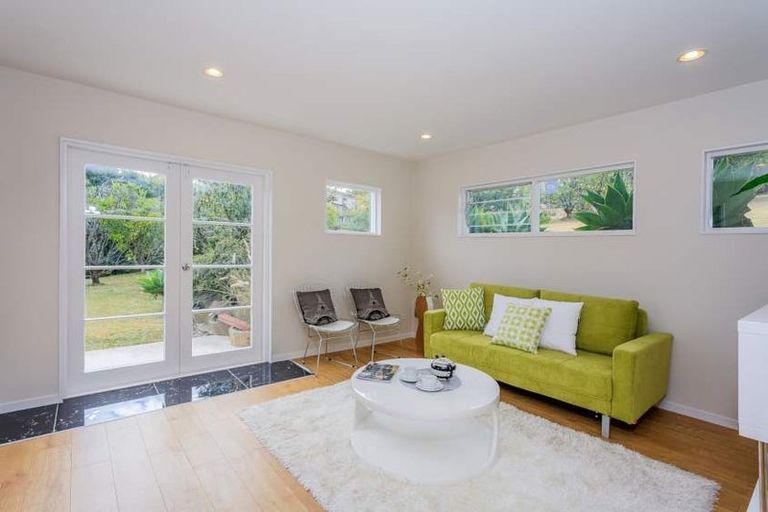 Photo of property in 3 Barker Rise, Northcross, Auckland, 0632