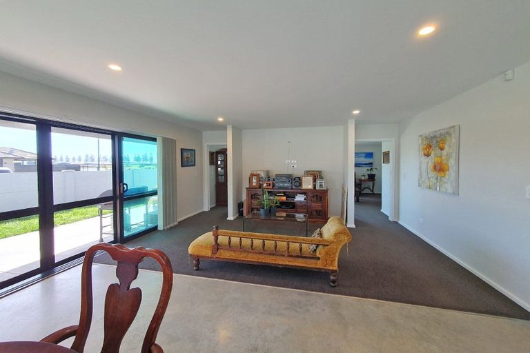 Photo of property in 33 Waimakariri Drive, Te Awa, Napier, 4110