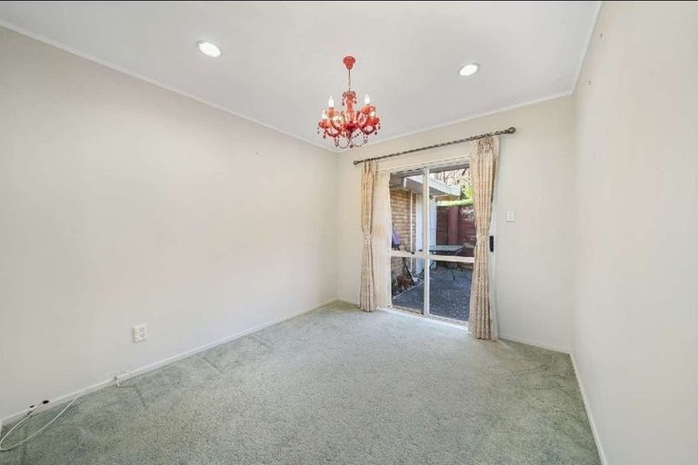 Photo of property in 12 De Havilland Drive, Goodwood Heights, Auckland, 2105