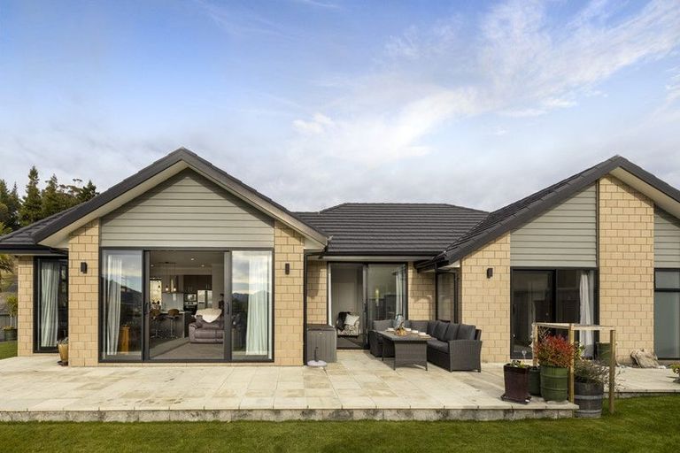 Photo of property in 10 Admiralty Place, Waikawa, Picton, 7220