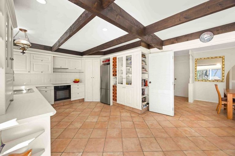 Photo of property in 8 Hedge Row, Sunnyhills, Auckland, 2010