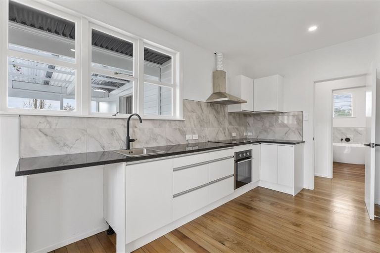 Photo of property in 70b Colwill Road, Massey, Auckland, 0614