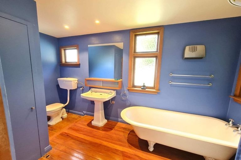 Photo of property in 23 Hawkhurst Road, Lyttelton, 8082