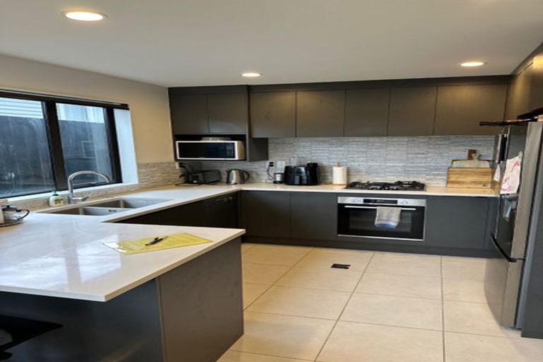 Photo of property in 10a Kelkirk Street, Kelston, Auckland, 0602