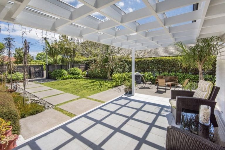 Photo of property in 14 Maleme Avenue, Belmont, Auckland, 0622