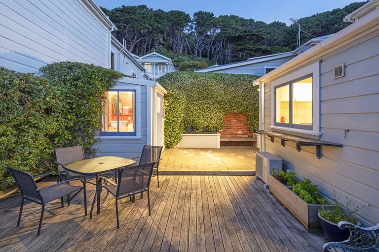 Photo of property in 5 Derby Street, Mount Victoria, Wellington, 6011
