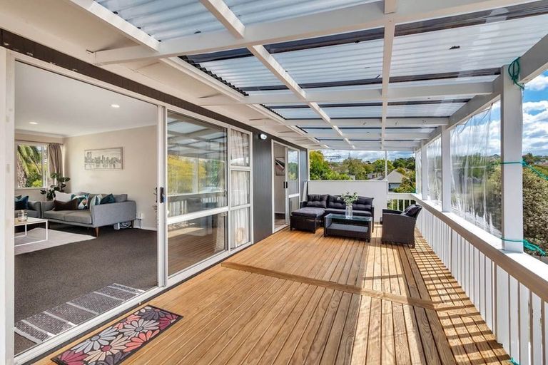 Photo of property in 2/6 Ngatoa Place, Glenfield, Auckland, 0629