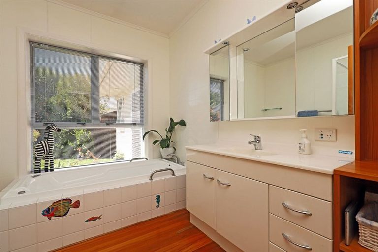 Photo of property in 32 Campbell Street, Havelock North, 4130