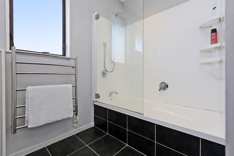 Photo of property in 2/2 Lee Road, Taradale, Napier, 4112