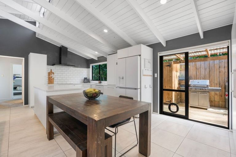 Photo of property in 113 Vipond Road, Stanmore Bay, Whangaparaoa, 0932