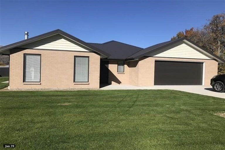 Photo of property in 58 Stratford Drive, Mount Pisa, Cromwell, 9383