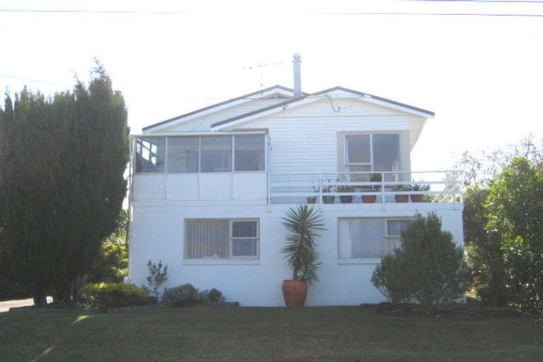 Photo of property in 1/15 Kiteroa Terrace, Rothesay Bay, Auckland, 0630