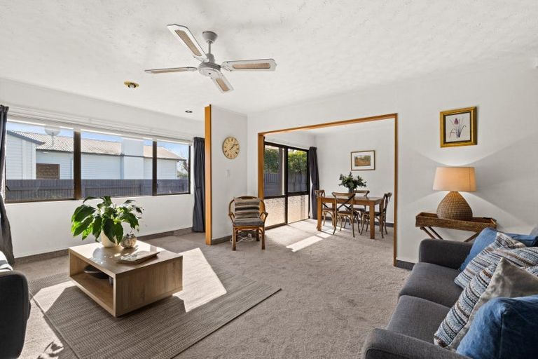 Photo of property in 2/8 Duart Road, Havelock North, 4130