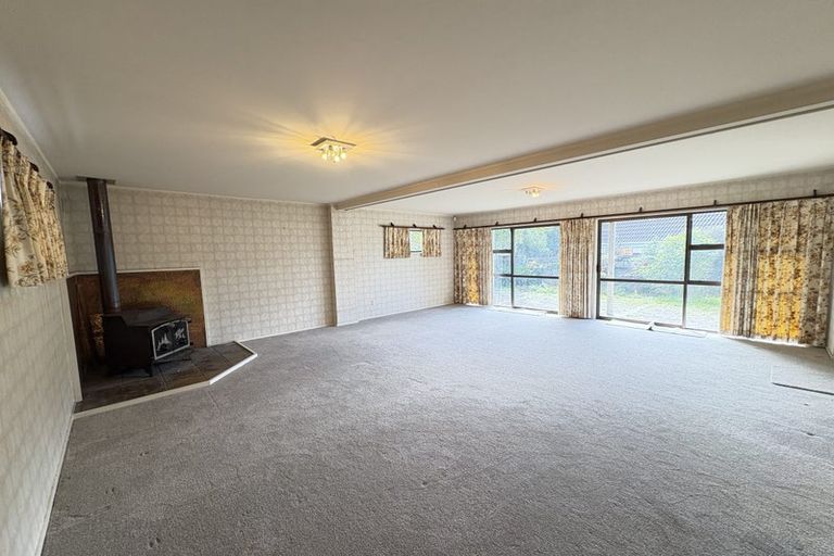Photo of property in 2/90 Royal View Road, Te Atatu South, Auckland, 0610