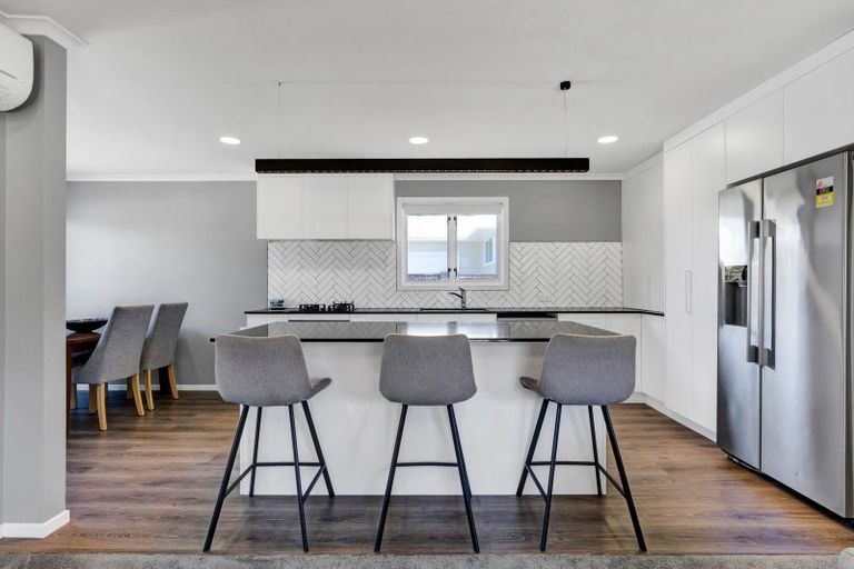 Photo of property in 132 Govett Avenue, Frankleigh Park, New Plymouth, 4310