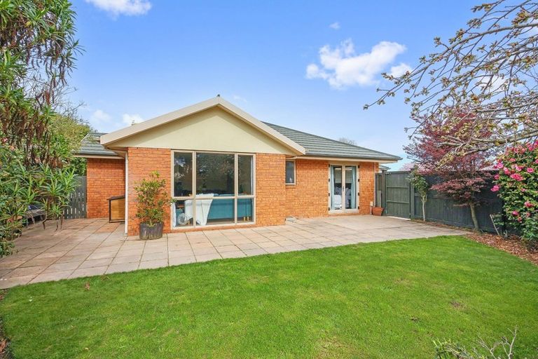 Photo of property in 1 Edgewater Lane, Halswell, Christchurch, 8025