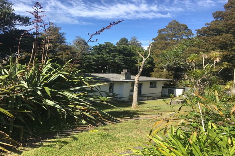 Photo of property in 85 Leigh Road, Leigh, 0985