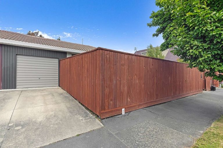 Photo of property in 2/3 Sawtell Place, Northcote, Christchurch, 8052