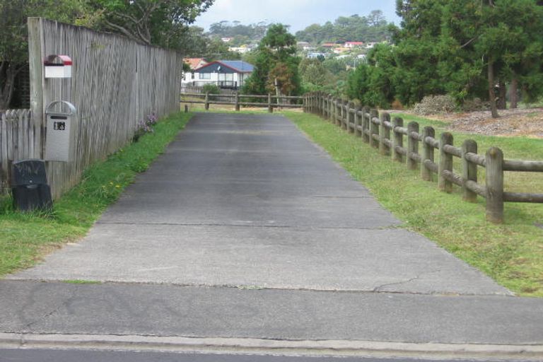 Photo of property in 2/1 Tetrarch Place, Totara Vale, Auckland, 0629