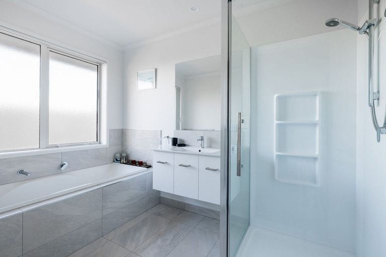 Photo of property in 36 Rose Leigh Drive, Cambridge, 3434