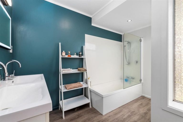 Photo of property in 2 Island View Road, Western Heights, Rotorua, 3015