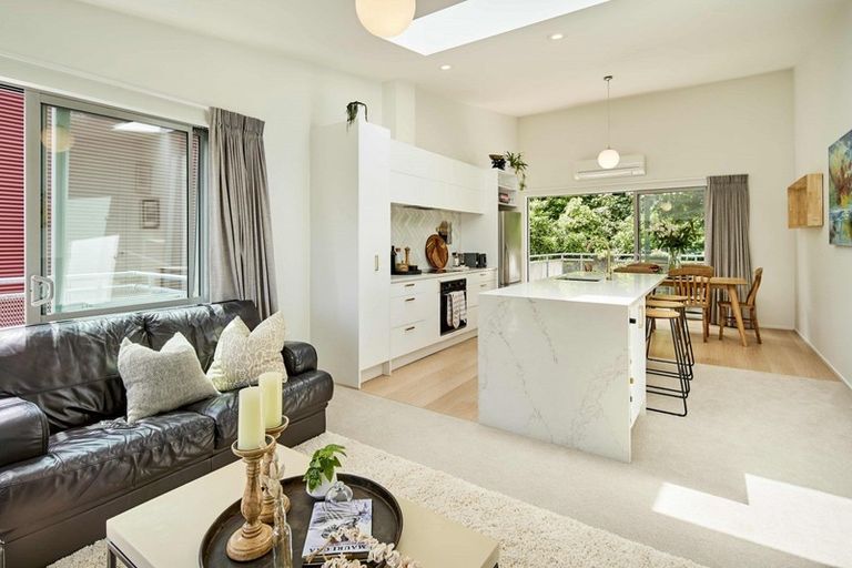 Photo of property in 14/2 Onslow Road, Khandallah, Wellington, 6035