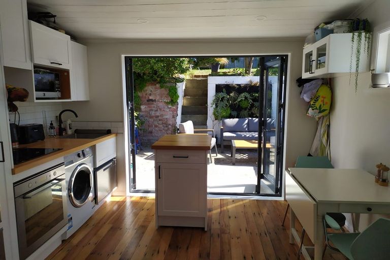Photo of property in 28 Edinburgh Terrace, Berhampore, Wellington, 6023