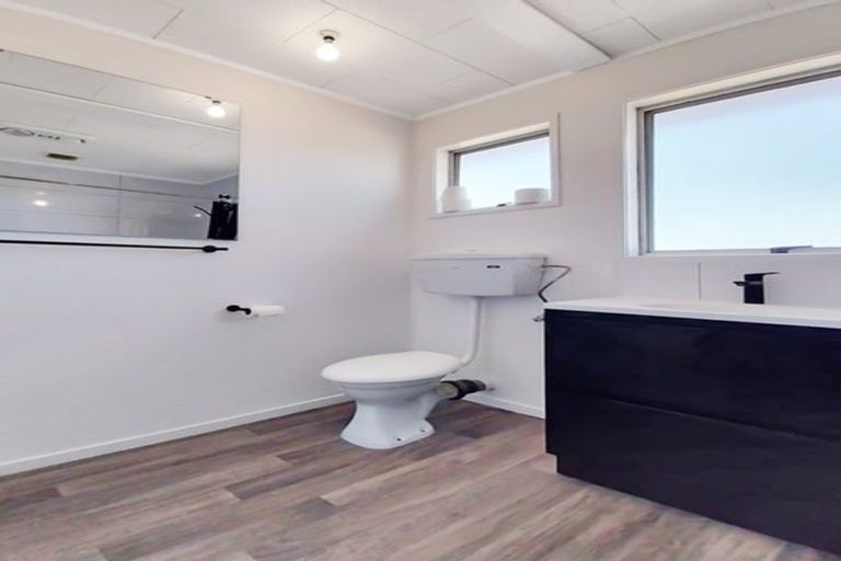 Photo of property in 18 Solar Road, Glen Eden, Auckland, 0602