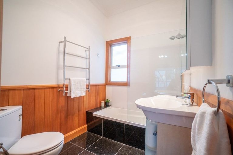 Photo of property in 18 Kingswood Street, Takaro, Palmerston North, 4412