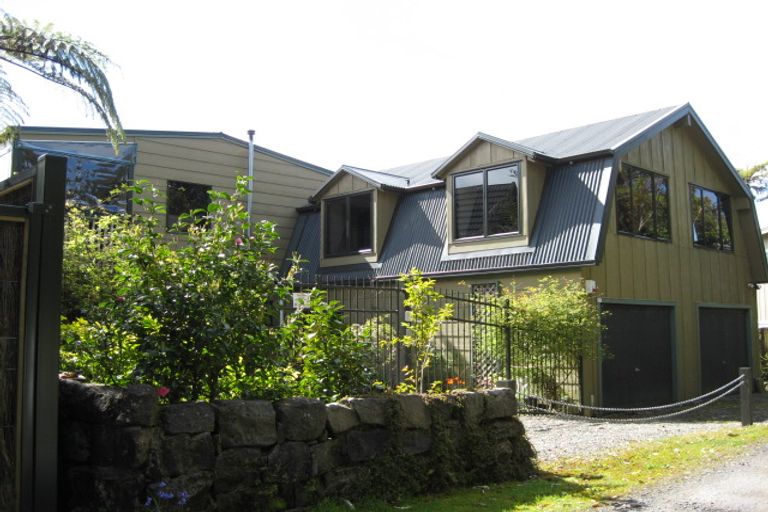 Photo of property in 5 Brabant Road, Waiatarua, Auckland, 0612