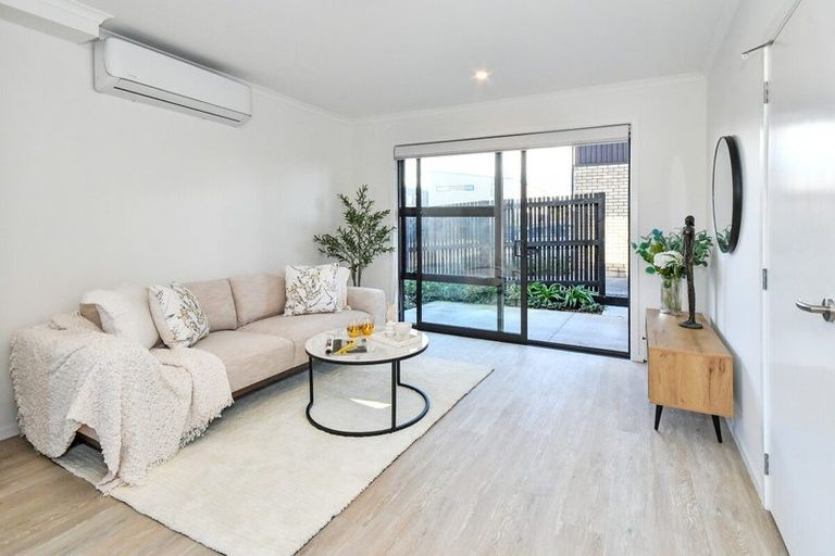 Photo of property in 102 Te Tihi Street, Wiri, 2104