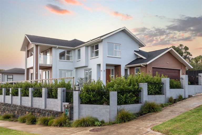 Photo of property in 10 Michael Richard Place, East Tamaki Heights, Auckland, 2016