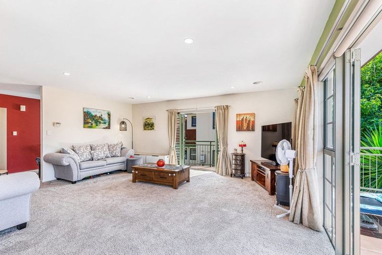 Photo of property in 30 Parkwood Crescent, Gulf Harbour, Whangaparaoa, 0930