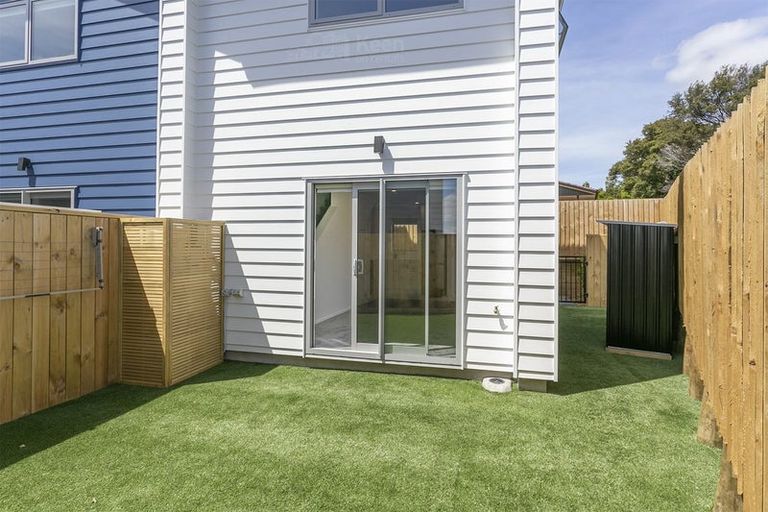 Photo of property in 6/22 Denver Avenue, Sunnyvale, Auckland, 0612