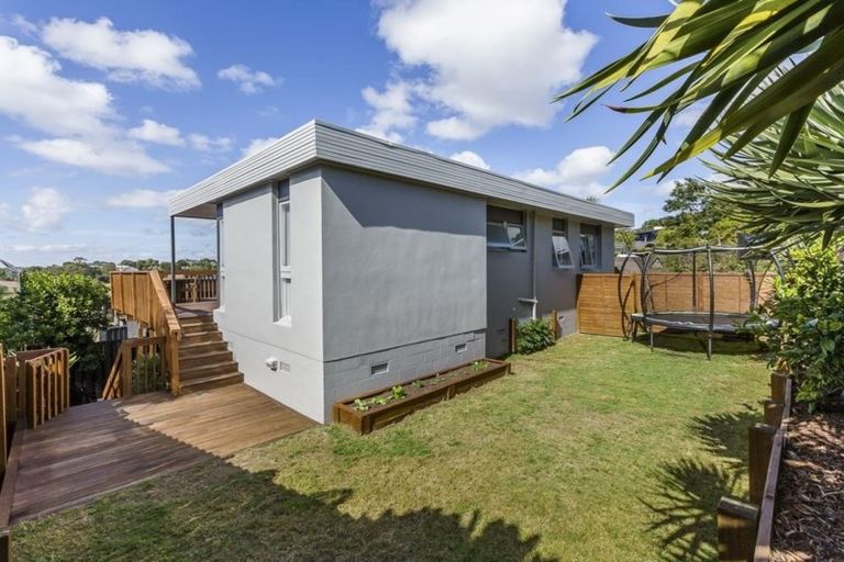 Photo of property in 1/54 Knights Road, Rothesay Bay, Auckland, 0630