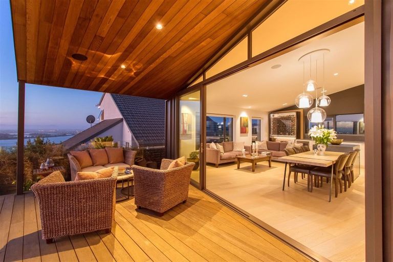 Photo of property in 3 Inverness Lane, Redcliffs, Christchurch, 8081