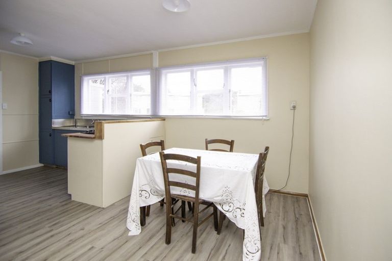 Photo of property in 11 Renfrew Place, Highbury, Palmerston North, 4412