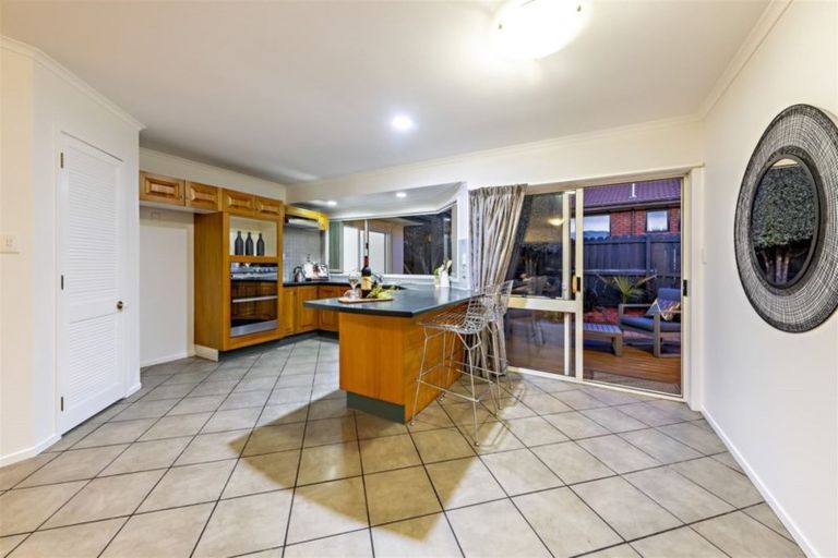 Photo of property in 21 Crescent Hills Court, Northpark, Auckland, 2013