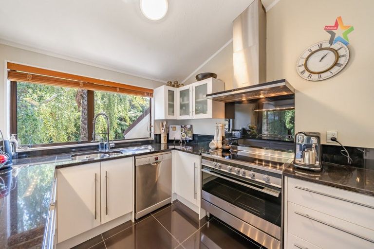 Photo of property in 18 Jacaranda Grove, Maungaraki, Lower Hutt, 5010